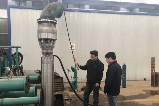 流量1200立方、楊程18米的不銹鋼304材質(zhì)潛水泵測(cè)試合格